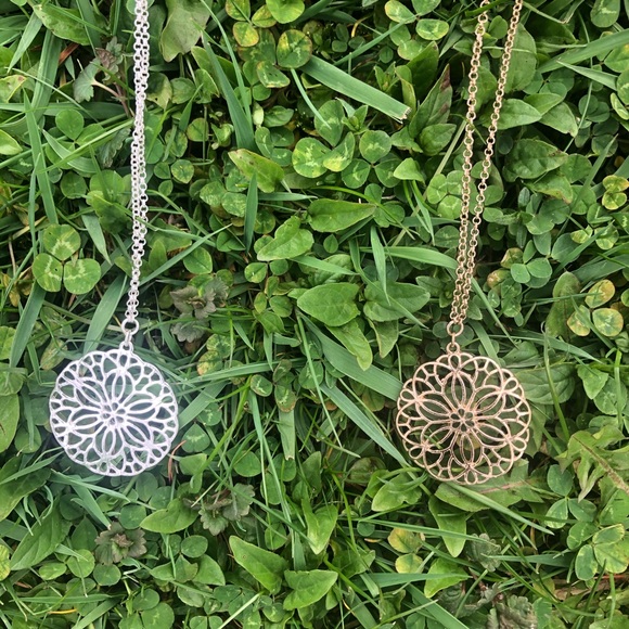 (🌸3 FOR $15 DEAL!) Long Pendant Necklace Bundle - Picture 8 of 10